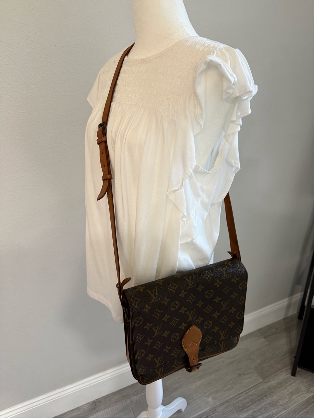 Louis Vuitton Brown Monogram Saint Cloud Crossbody - Picture 10 of 15